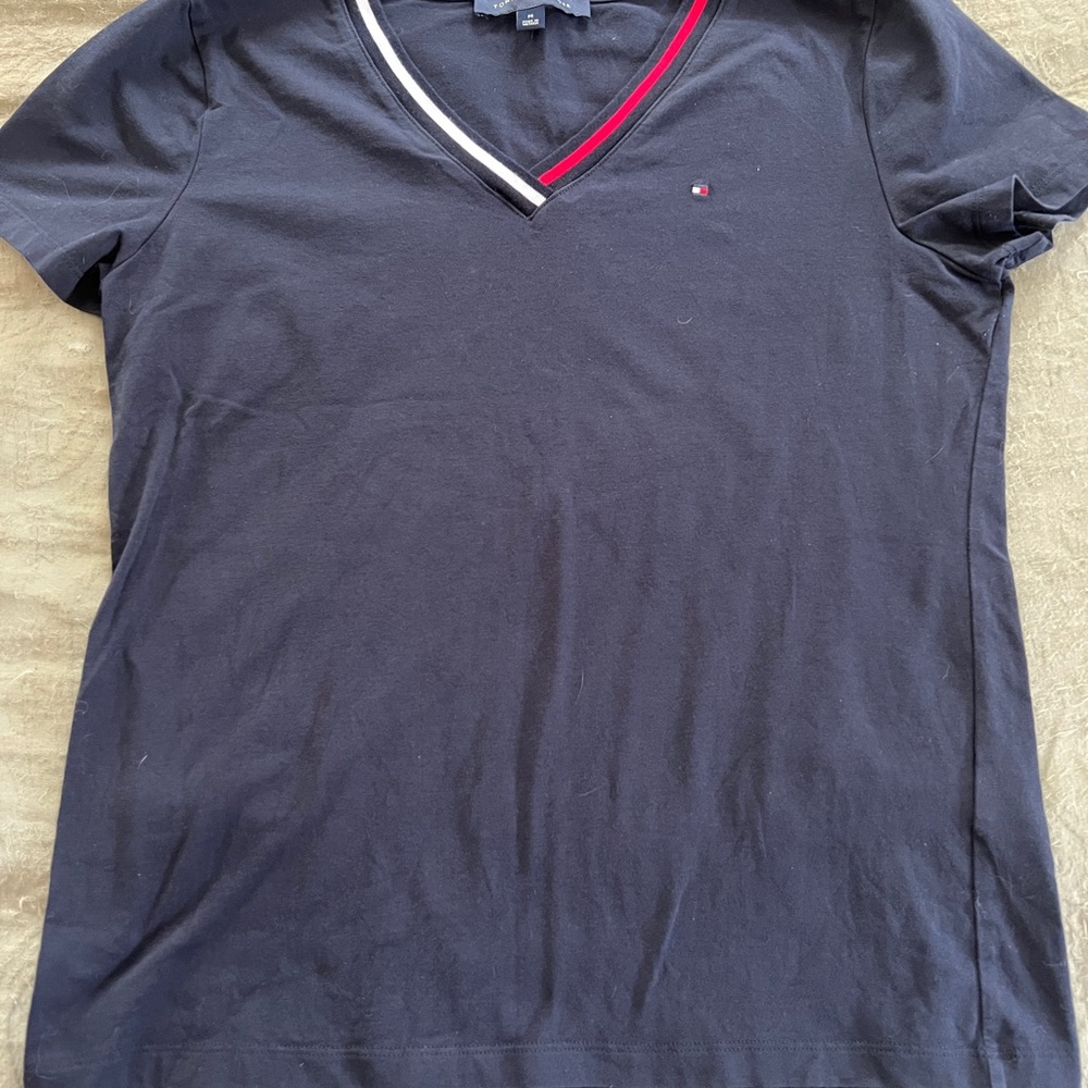 Women’s Tommy Hilfiger V-Neck Short Sleeve Preppy T-Shirt Size Medium Coquette